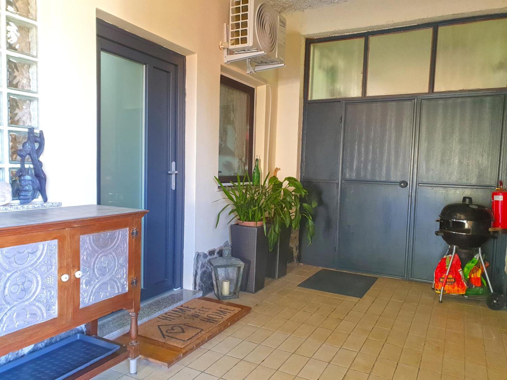 Apartment With Terrace Nona Pavla 톨민 외부 사진